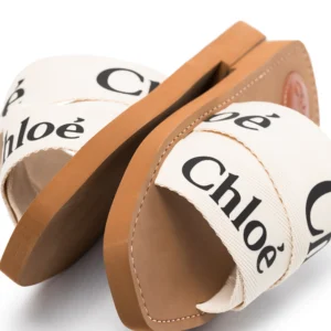 Sandália Slide Chloé Woody – Elegância e Conforto Minimalista